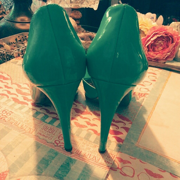 🔛Valentino Green Patentleather Bow D'orsay Pumps - Picture 4 of 5